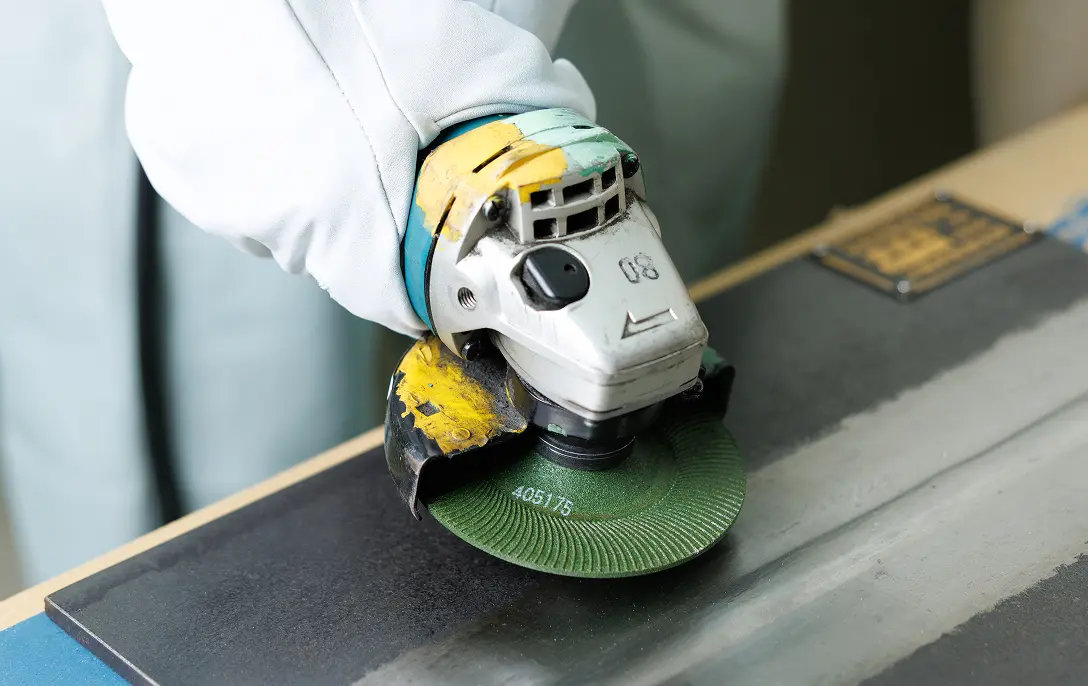 ディスクグラインダ